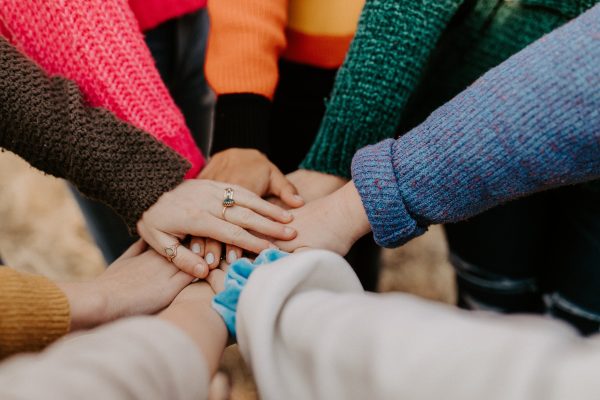 Viața socială și apartenența la o comunitate – factori esențiali în ecuația longevității
